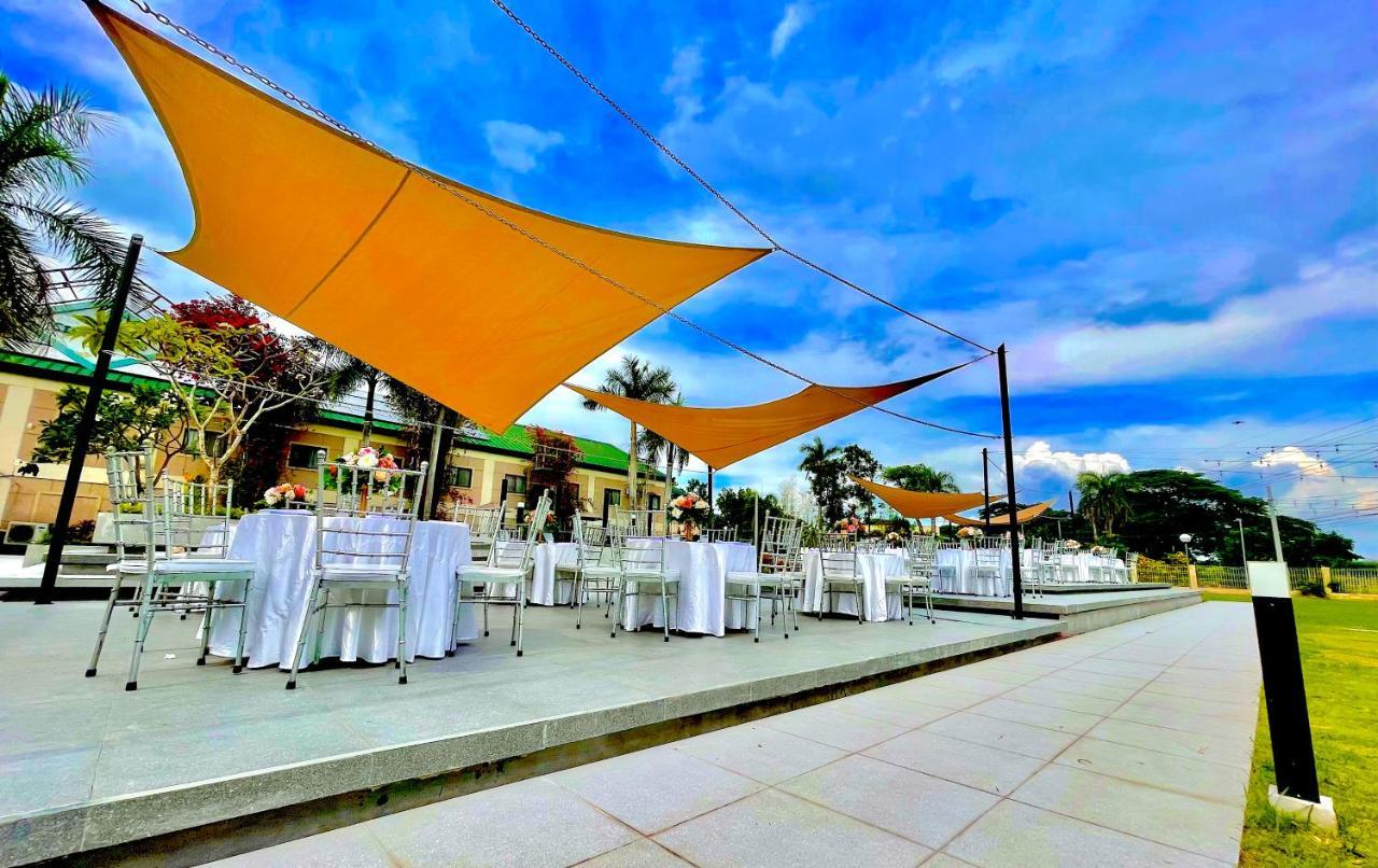 Tarlac City Luisita Central Park Hotel מראה חיצוני תמונה