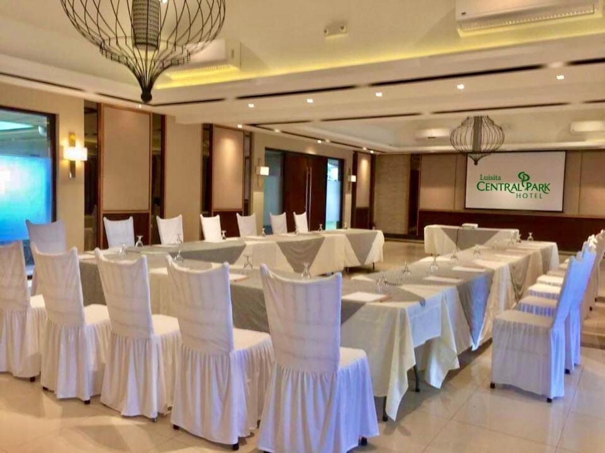 Tarlac City Luisita Central Park Hotel מראה חיצוני תמונה