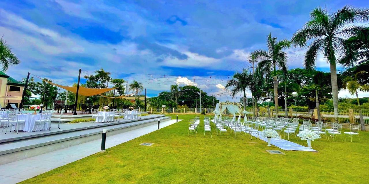 Tarlac City Luisita Central Park Hotel מראה חיצוני תמונה