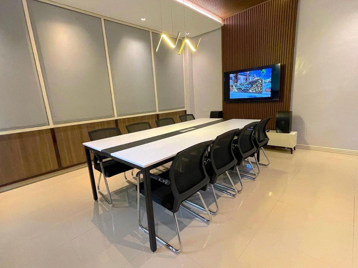 Tarlac City Luisita Central Park Hotel מראה חיצוני תמונה