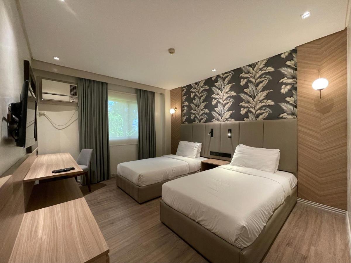 Tarlac City Luisita Central Park Hotel מראה חיצוני תמונה