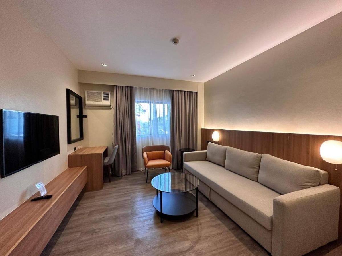 Tarlac City Luisita Central Park Hotel מראה חיצוני תמונה