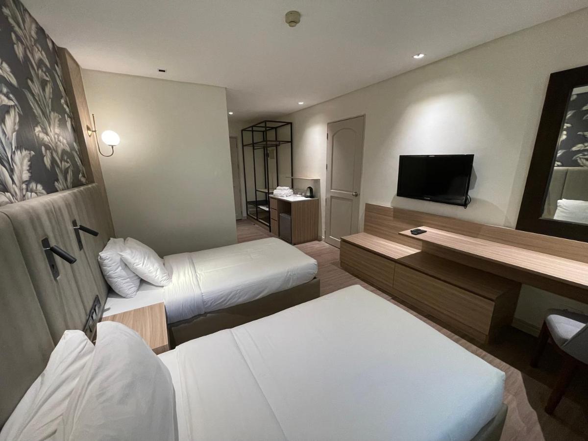 Tarlac City Luisita Central Park Hotel חדר תמונה