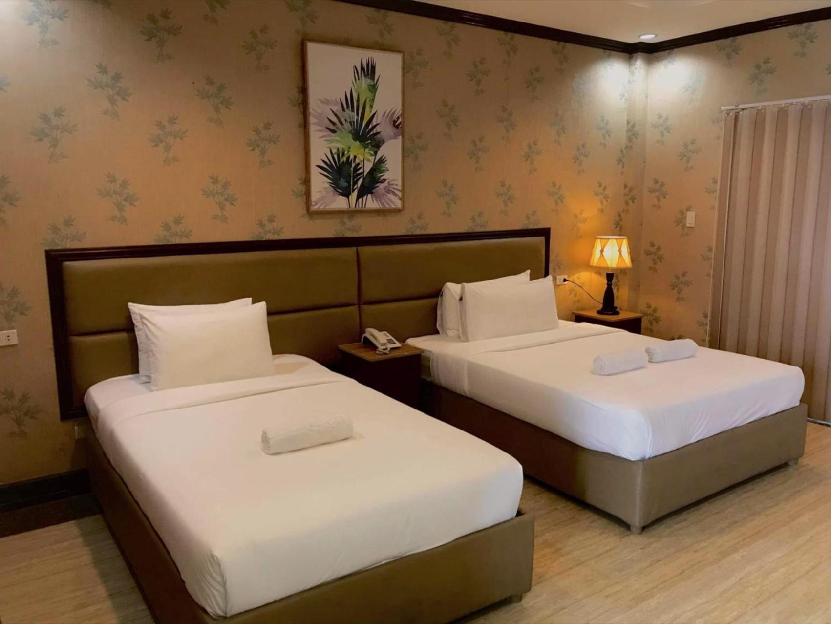 Tarlac City Luisita Central Park Hotel חדר תמונה