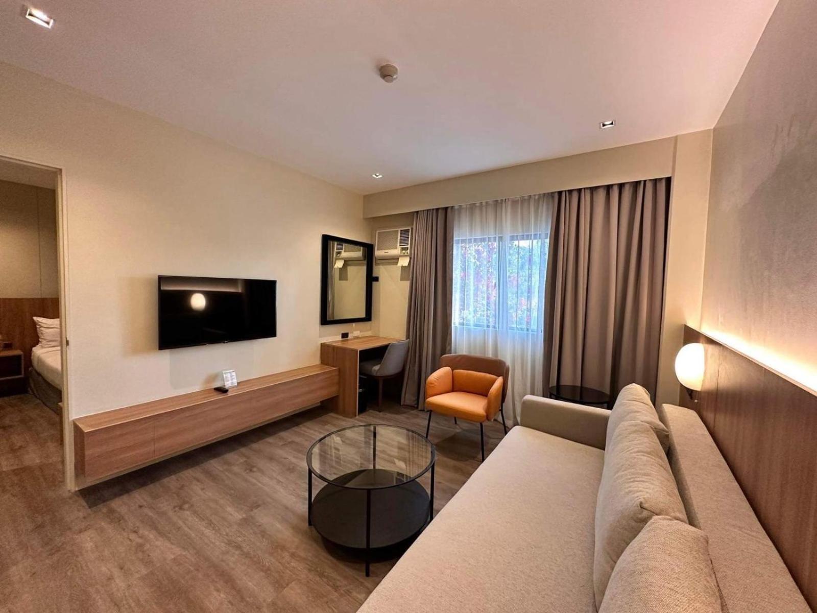 Tarlac City Luisita Central Park Hotel חדר תמונה