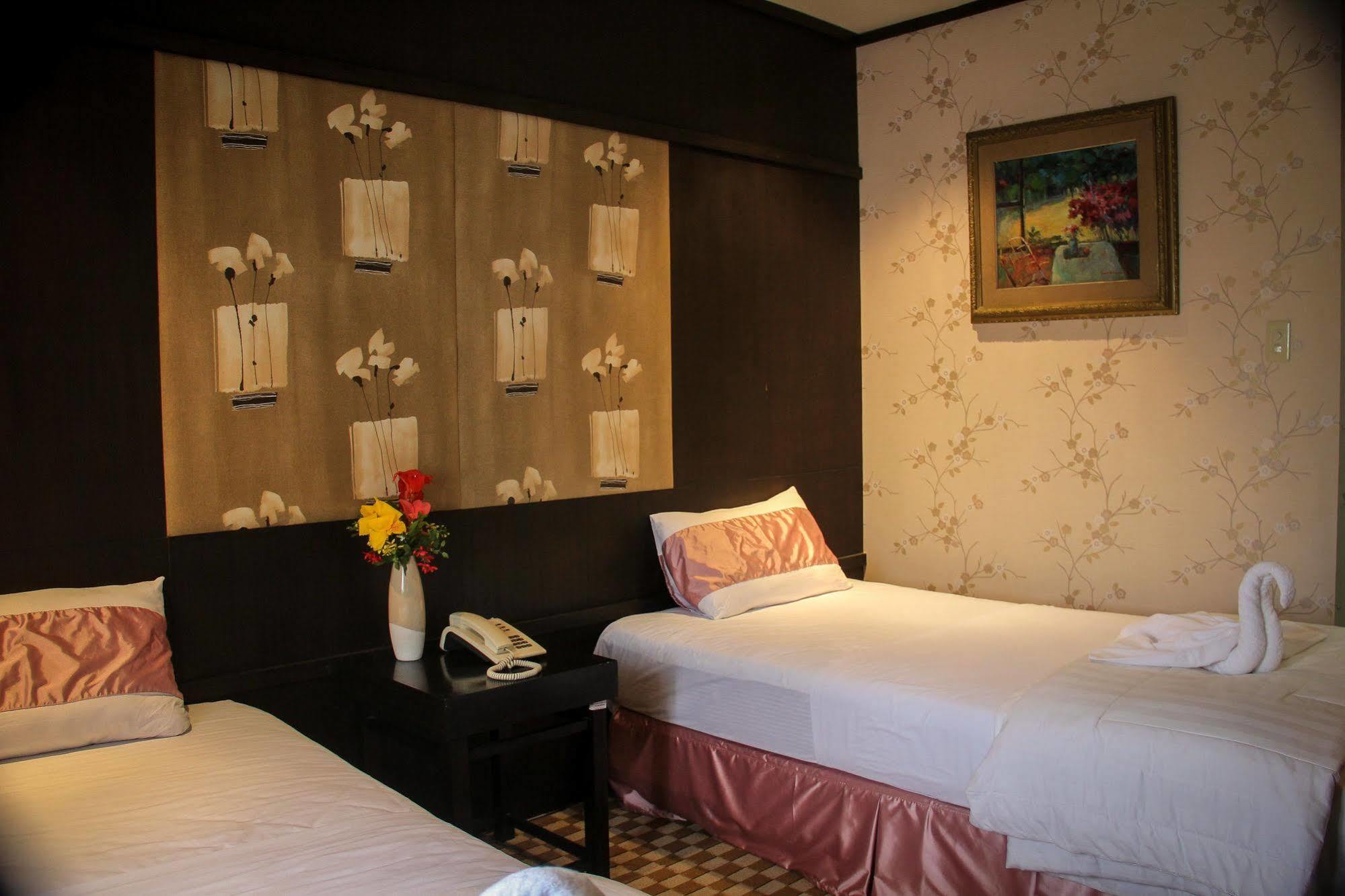 Tarlac City Luisita Central Park Hotel מראה חיצוני תמונה