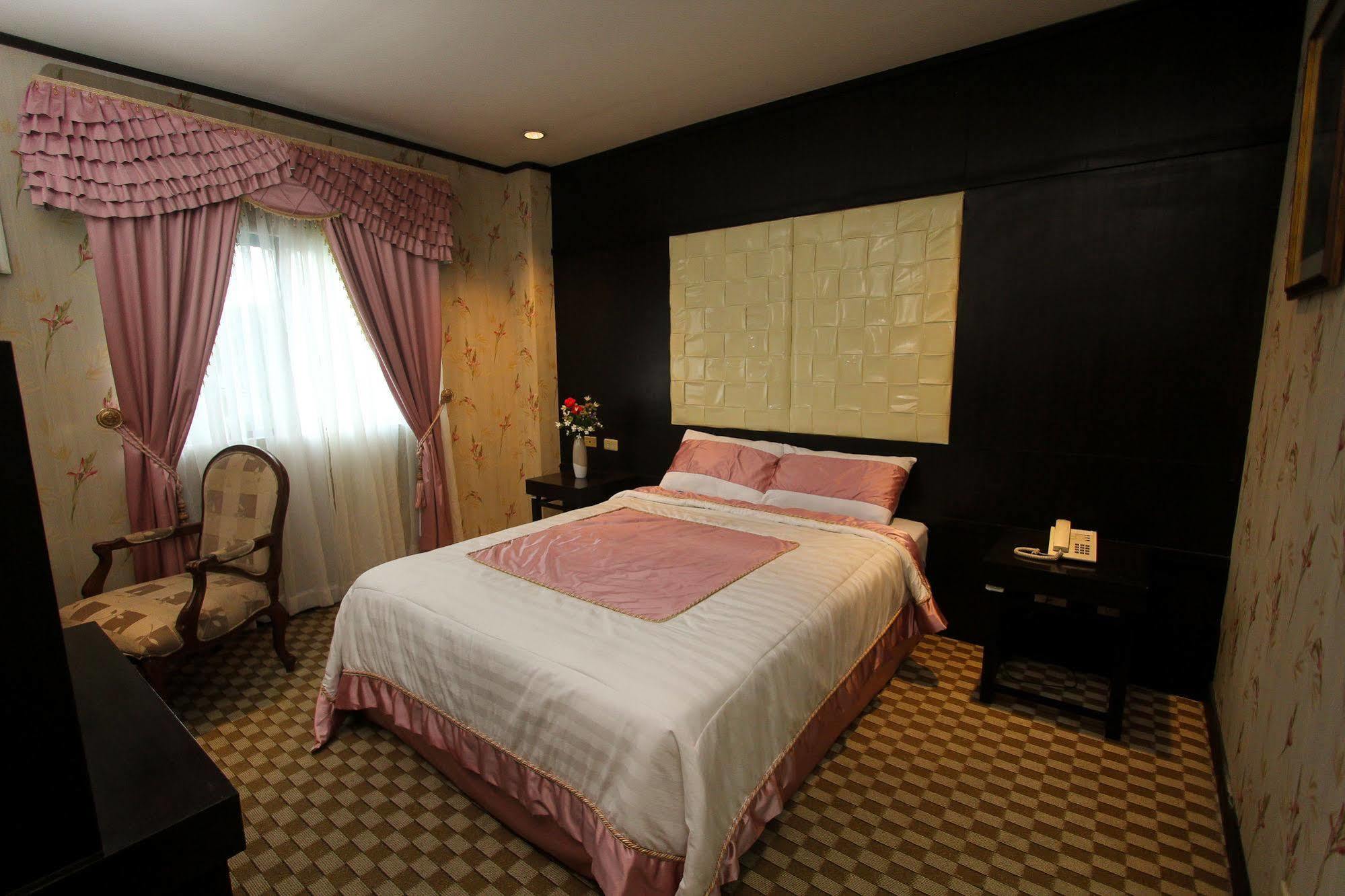 Tarlac City Luisita Central Park Hotel מראה חיצוני תמונה