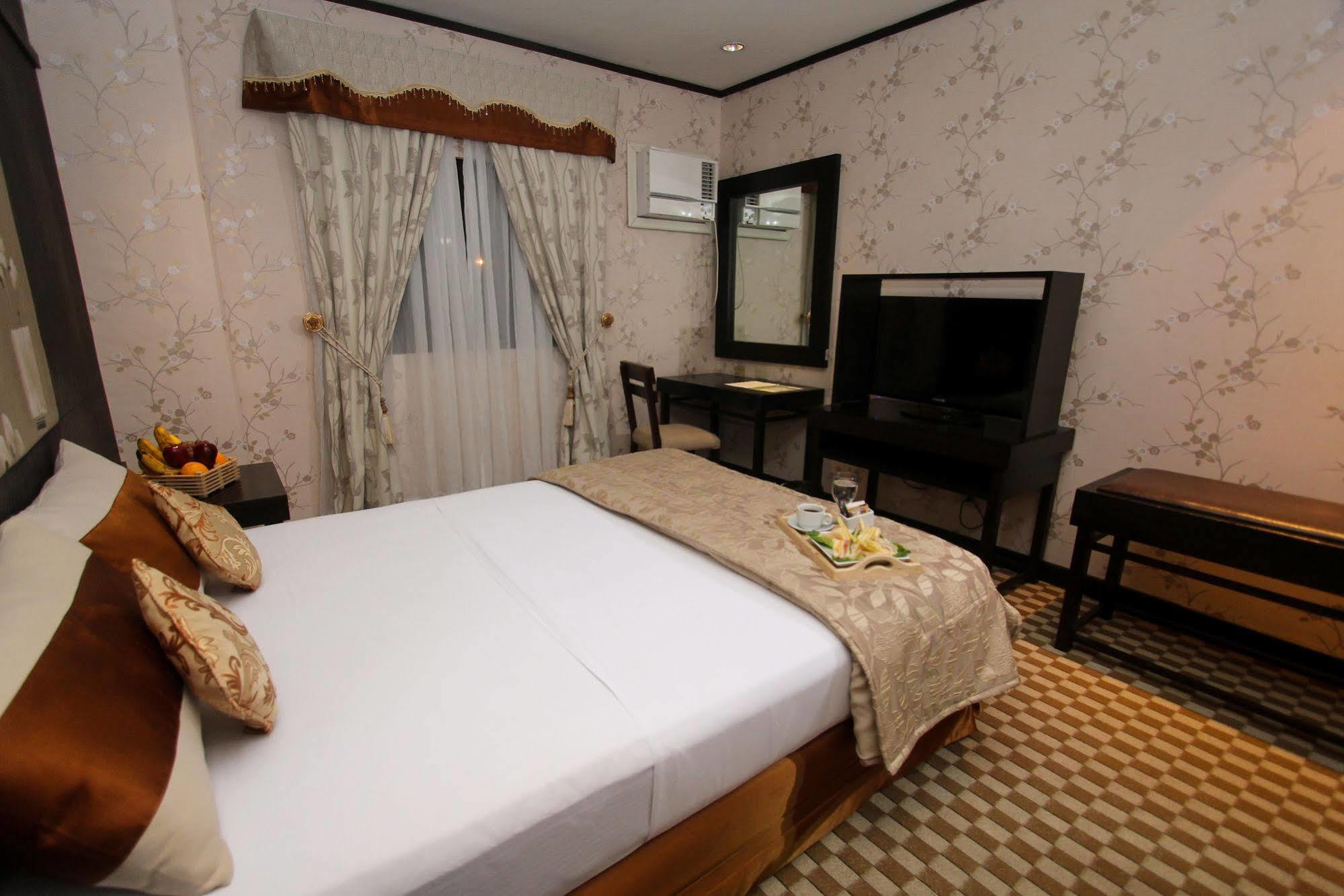Tarlac City Luisita Central Park Hotel מראה חיצוני תמונה